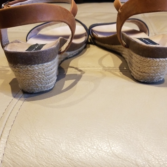 Steven black and tan 1.75" straw wedge sandal - Picture 4 of 7